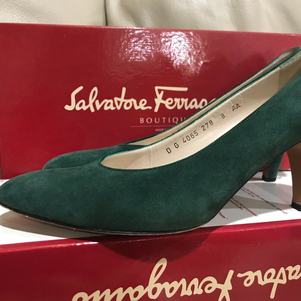 SALVATORE FERRAGAMO HEEL (NARROW) (PREOWNED) SIZE 8 2A